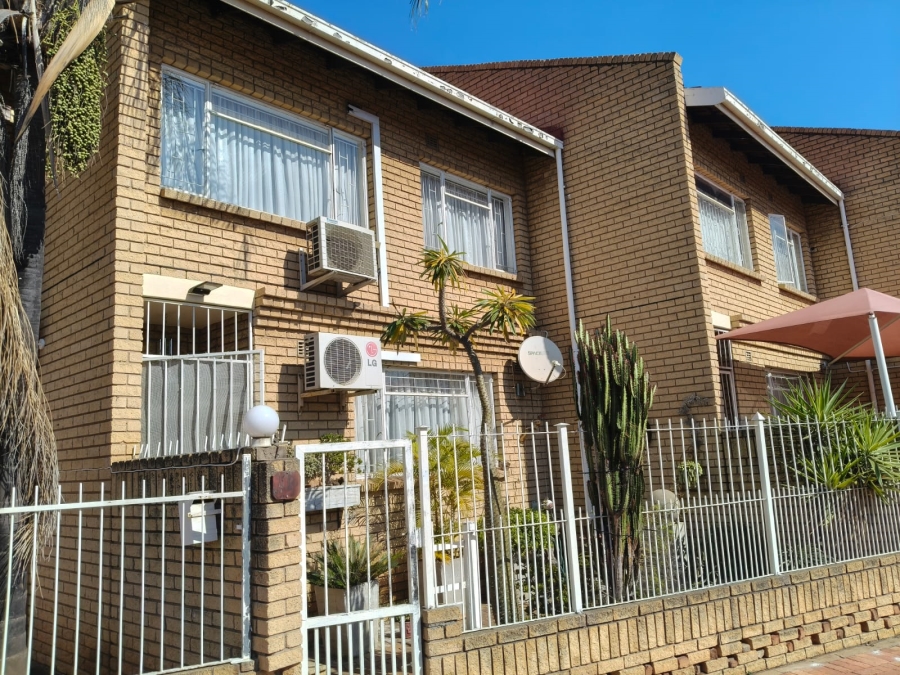 3 Bedroom Property for Sale in Rustenburg Central North West